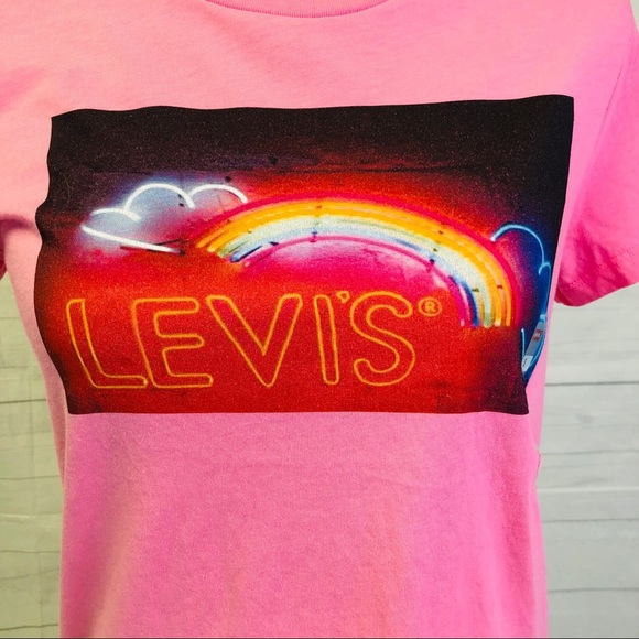 Levis | Women's Pink Perfect Graphic T-Shirt - Picture 6 of 7